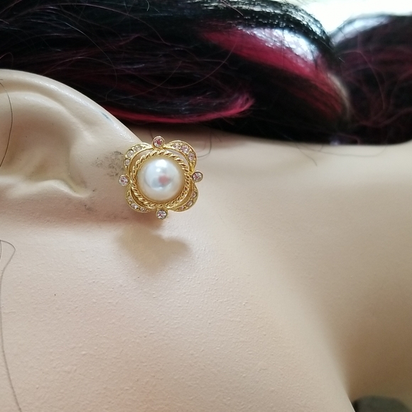 Vintage pearl and cry gold tone pierced earrings - Picture 9 of 9
